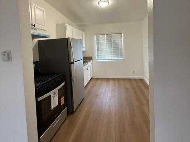 Apartment for rent in Westmont, California