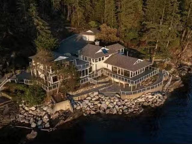 House for sale in Halfmoon Bay House for sale in Halfmoon Bay