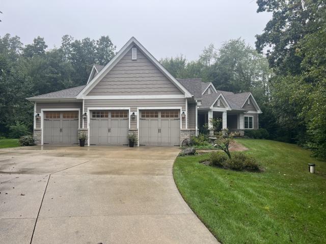 House for sale in Mchenry, Illinois