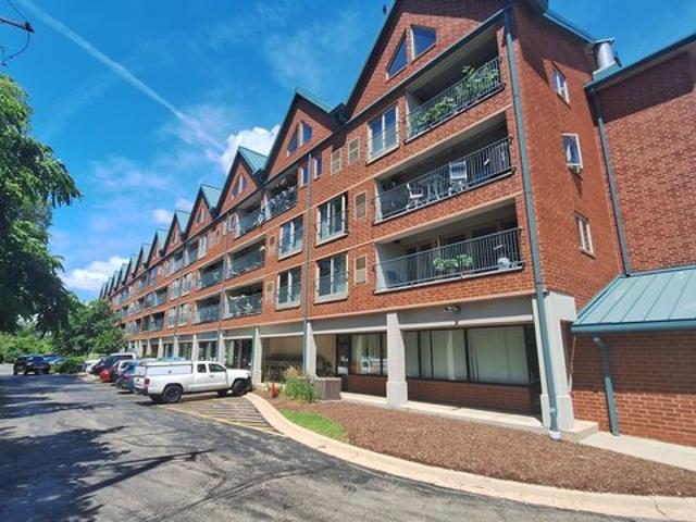 Condo for sale in Lisle, Illinois