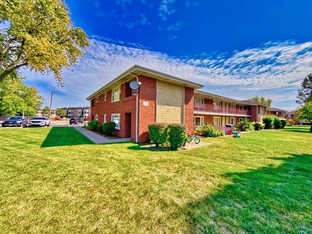 Condo for sale in Arlington Heights, Illinois
