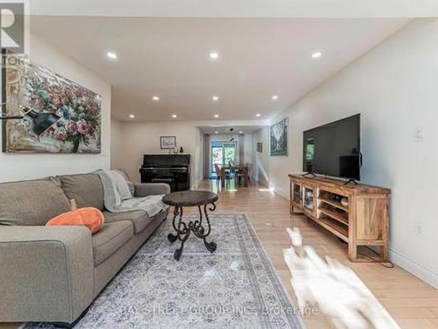 House for sale in Castle Green, Oakville