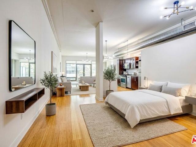 Condo for sale in Canoga Park, California