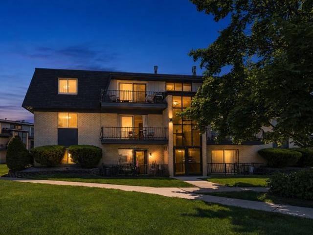 Condo for sale in Palos Hills, Illinois