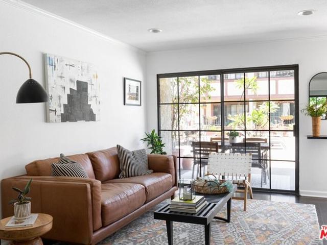 Townhouse for sale in North Hollywood Neighborhood Council District, Canoga Park