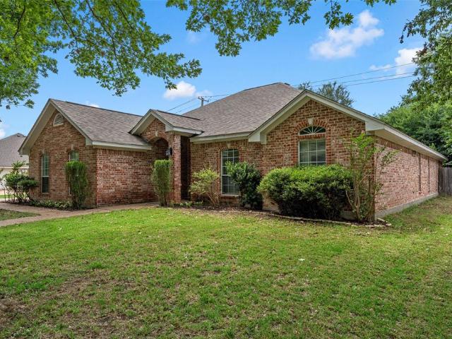 House for sale in Hewitt, Texas