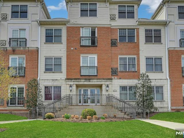 Condo for sale in Tenafly, New Jersey