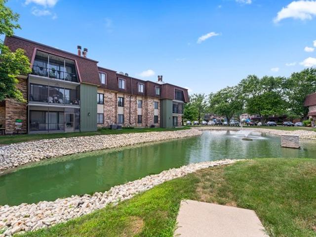 Condo for sale in Palos Hills, Illinois