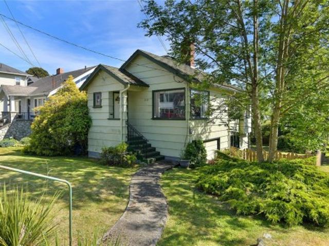 House for sale in Esquimalt, Capital Regional District