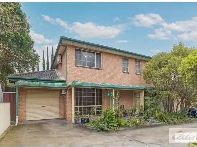 Condo for rent in Toongabbie