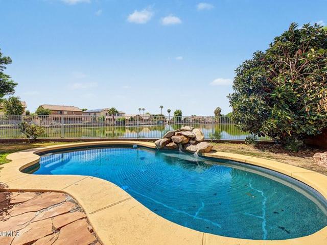 House for sale in Crystal Lakes, Avondale