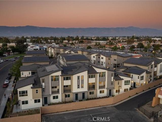 Townhouse for sale in Colton, California