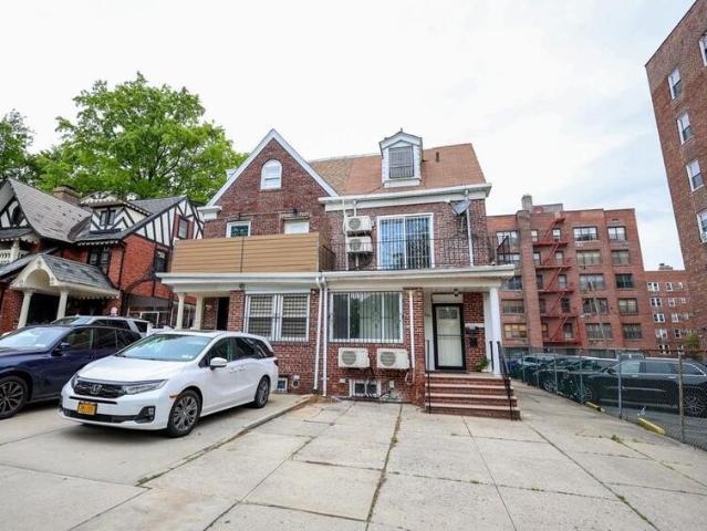 Duplex for sale in Forest Hills