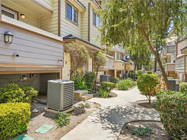 Condo for sale in Pacoima Neighborhood Council, Canoga Park