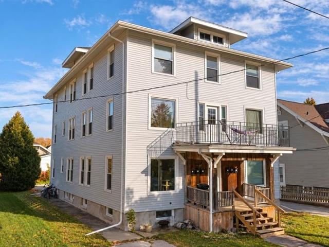 House for sale in Manitowoc, Manitowoc County