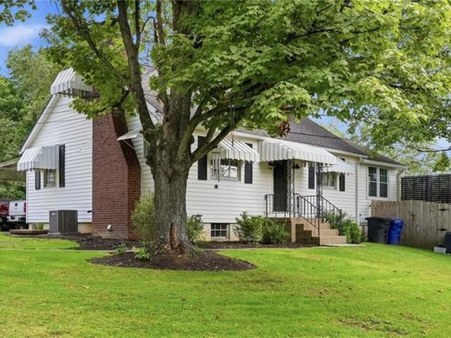 House for sale in Oakdale, Pennsylvania