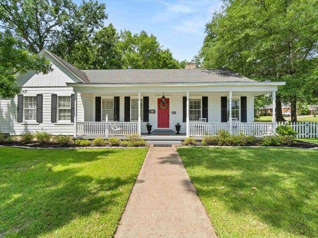 House for sale in Gilchrist, Texas