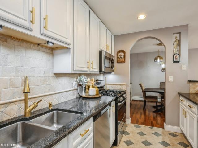 Condo for sale in Arlington Heights