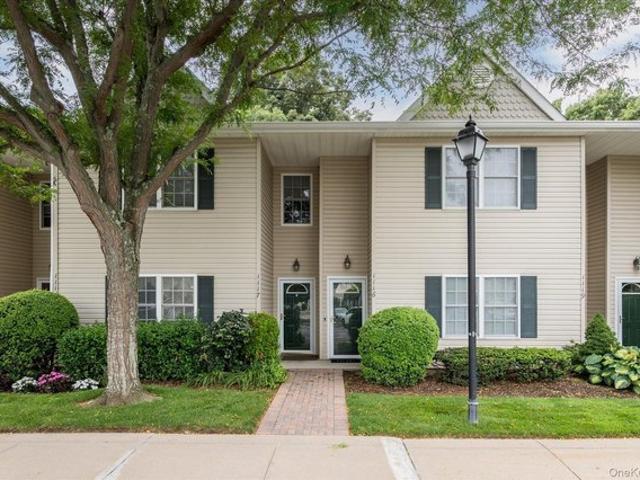 Condo for sale in Huntington, New York