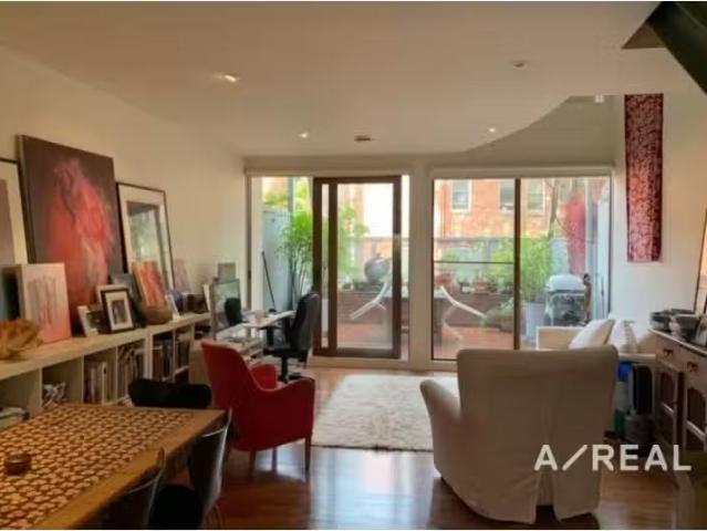 Condo for rent in Fitzroy