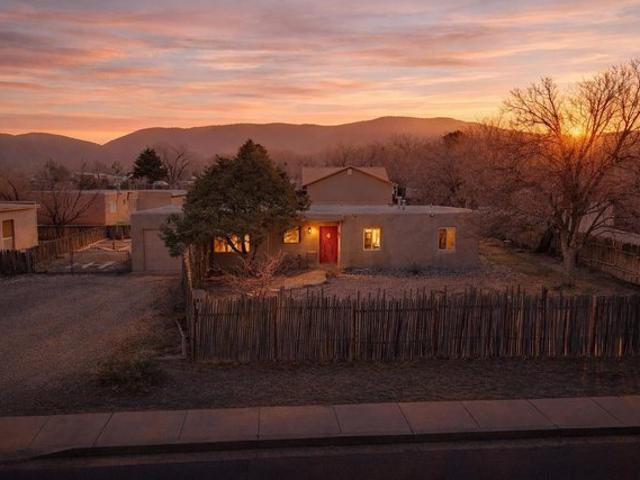 House for sale in El Prado, New Mexico