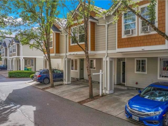 Townhouse for sale in Oregonia