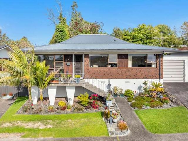 House for sale in Oratia