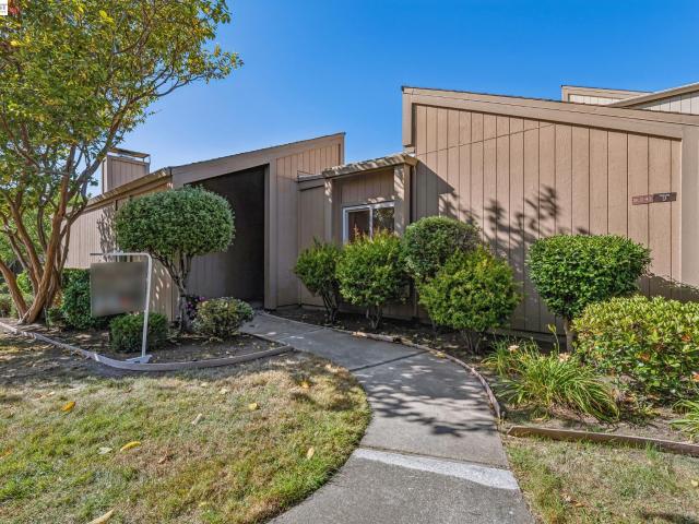 Townhouse for sale in Alameda, California