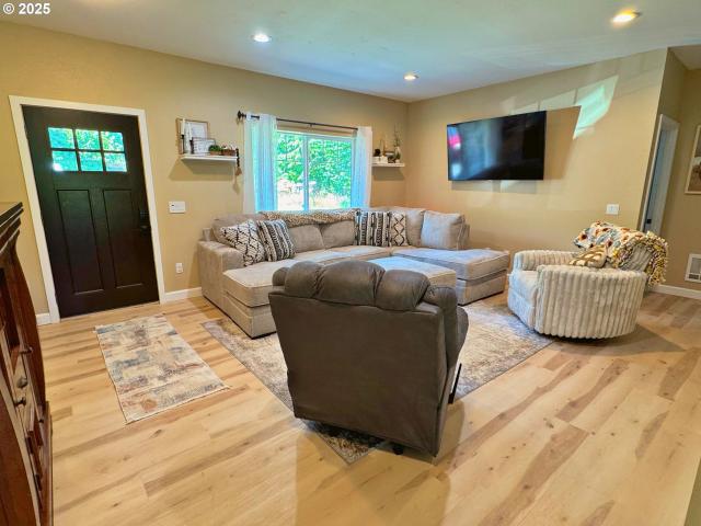 House for sale in Coos Bay