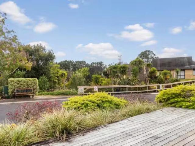 House for sale in Oratia