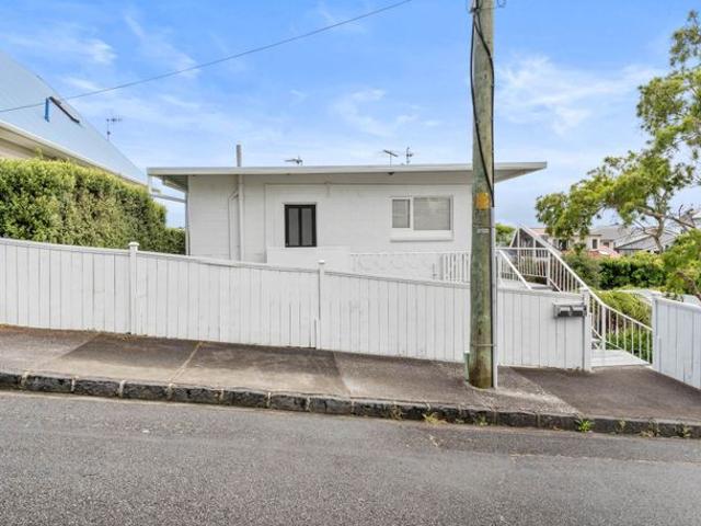 Apartment for rent in Three Lamps, Auckland