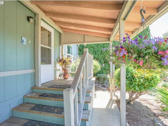 House for sale in La Center