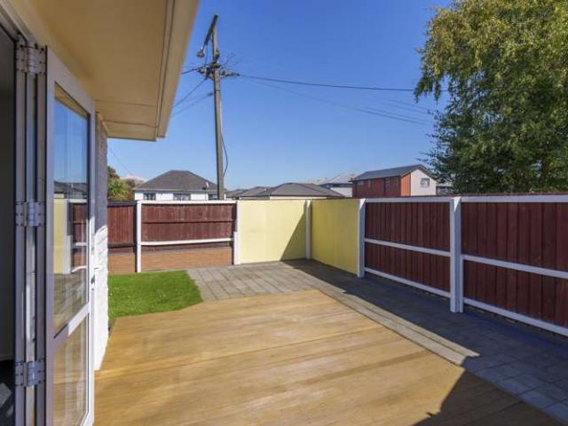 Townhouse for sale in Chaslands, Canterbury