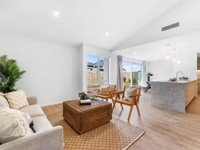 House for sale in Chaslands, Canterbury