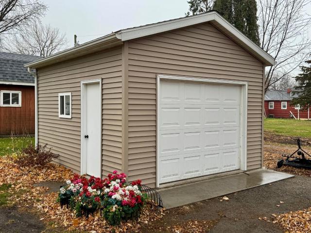 House for sale in Bird Island, Minnesota