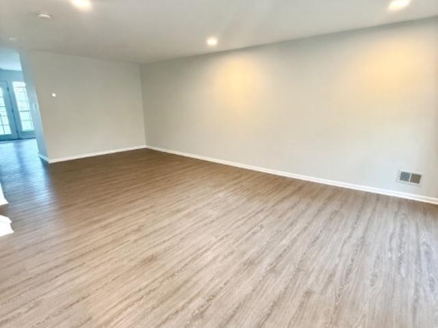 Townhouse for sale in Kendall Park, New Jersey