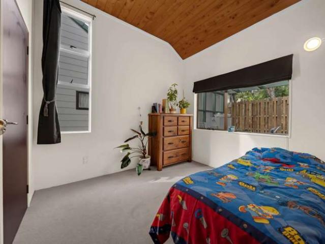 House for sale in Oratia