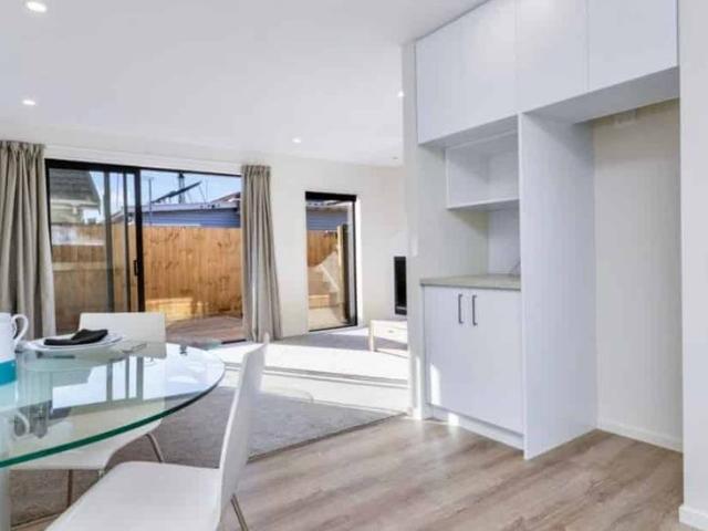 Townhouse for rent in Chaslands, Canterbury