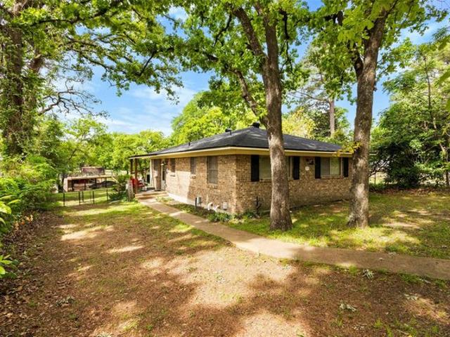 House for sale in Henderson, Texas