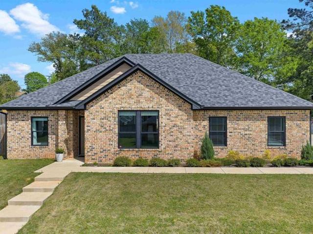 House for sale in Henderson, Texas