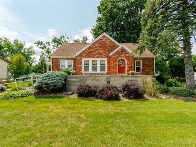 House for sale in Washington, Illinois