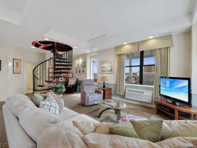 Condo for sale in Newark
