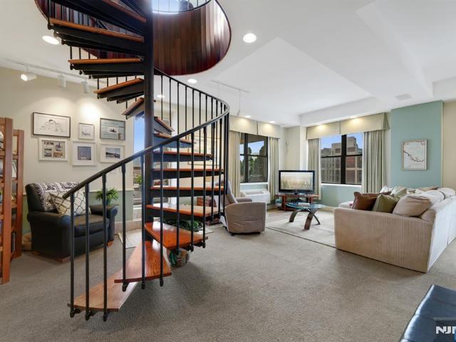 Condo for sale in Newark