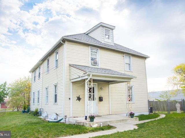 Townhouse for sale in Commerce, New Jersey