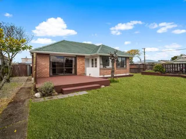 House for sale in Chaslands, Canterbury