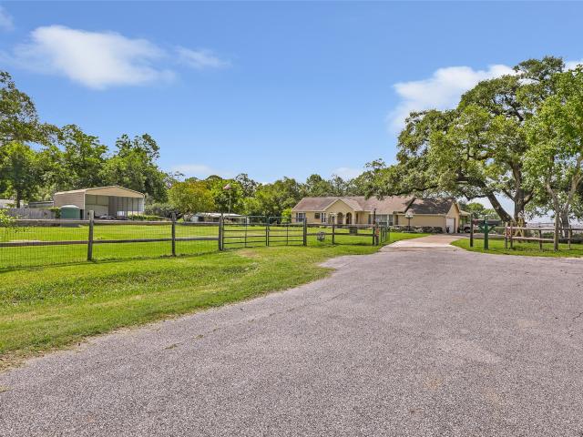 House for sale in Highlands, Harris County