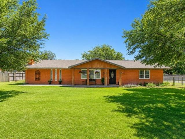 House for sale in Howard, Texas