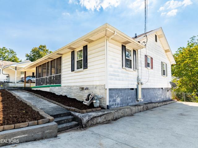 House for sale in Willow Brook-Lasalie, Oak Ridge