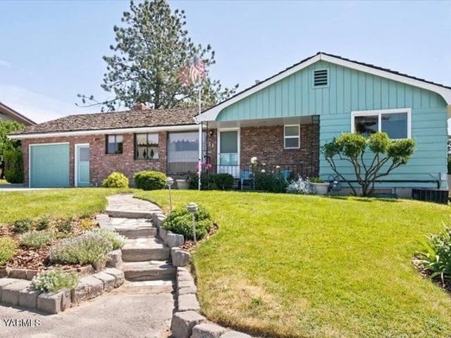 House for sale in Zillah, Washington
