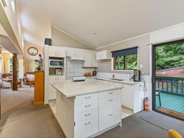 House for sale in Oratia